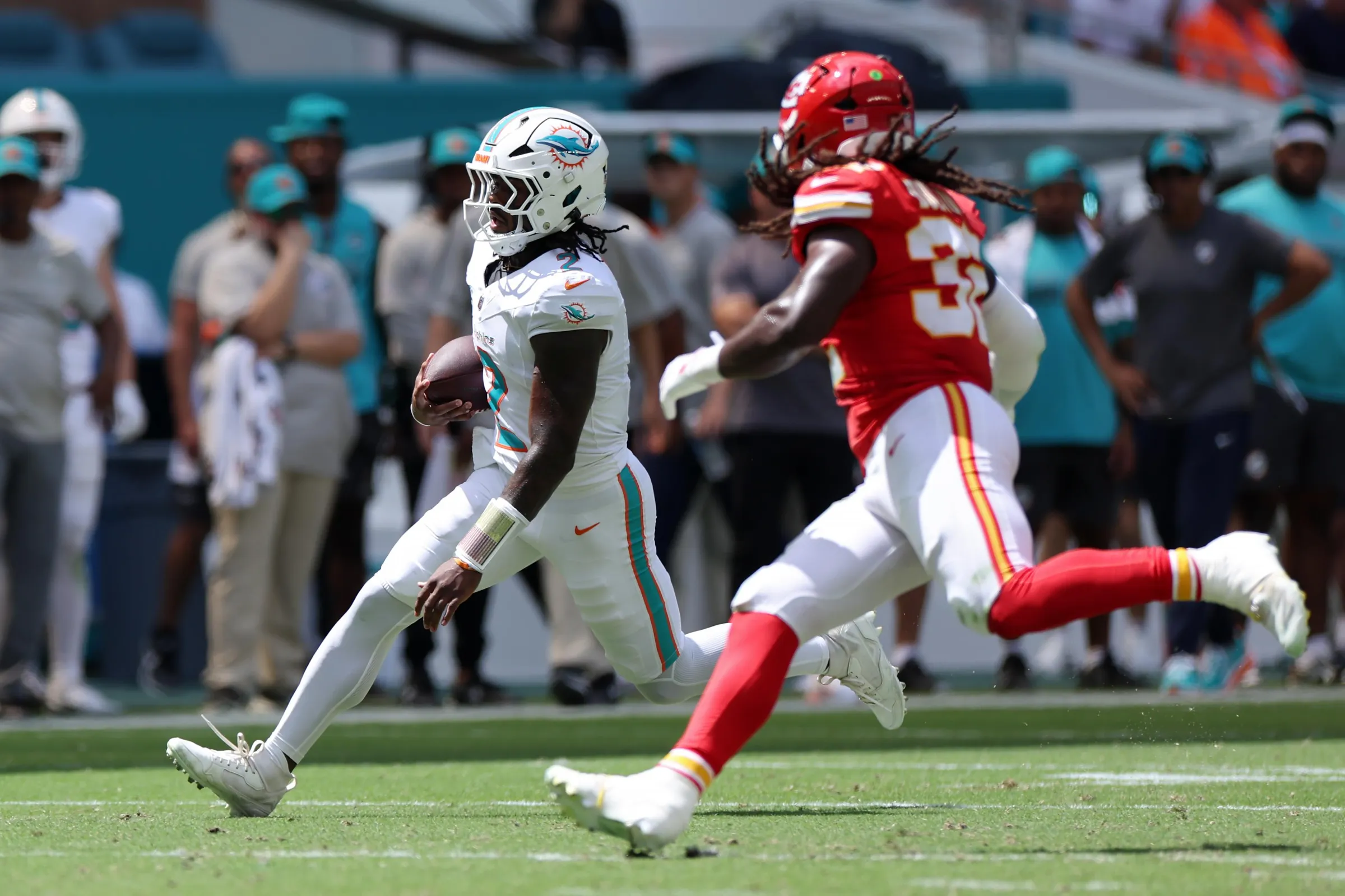 MIAMI GARDENS, FLORIDA - SEPTEMBER 27: Malik Willis #2 of the Miami Dolphins is chased by Nick Bolton #32 of the Kansas City Chiefs during the first quarter at Hard Rock Stadium on September 27, 2026 in Miami Gardens, Florida. (Photo by Carmen Mandato/Getty Images)