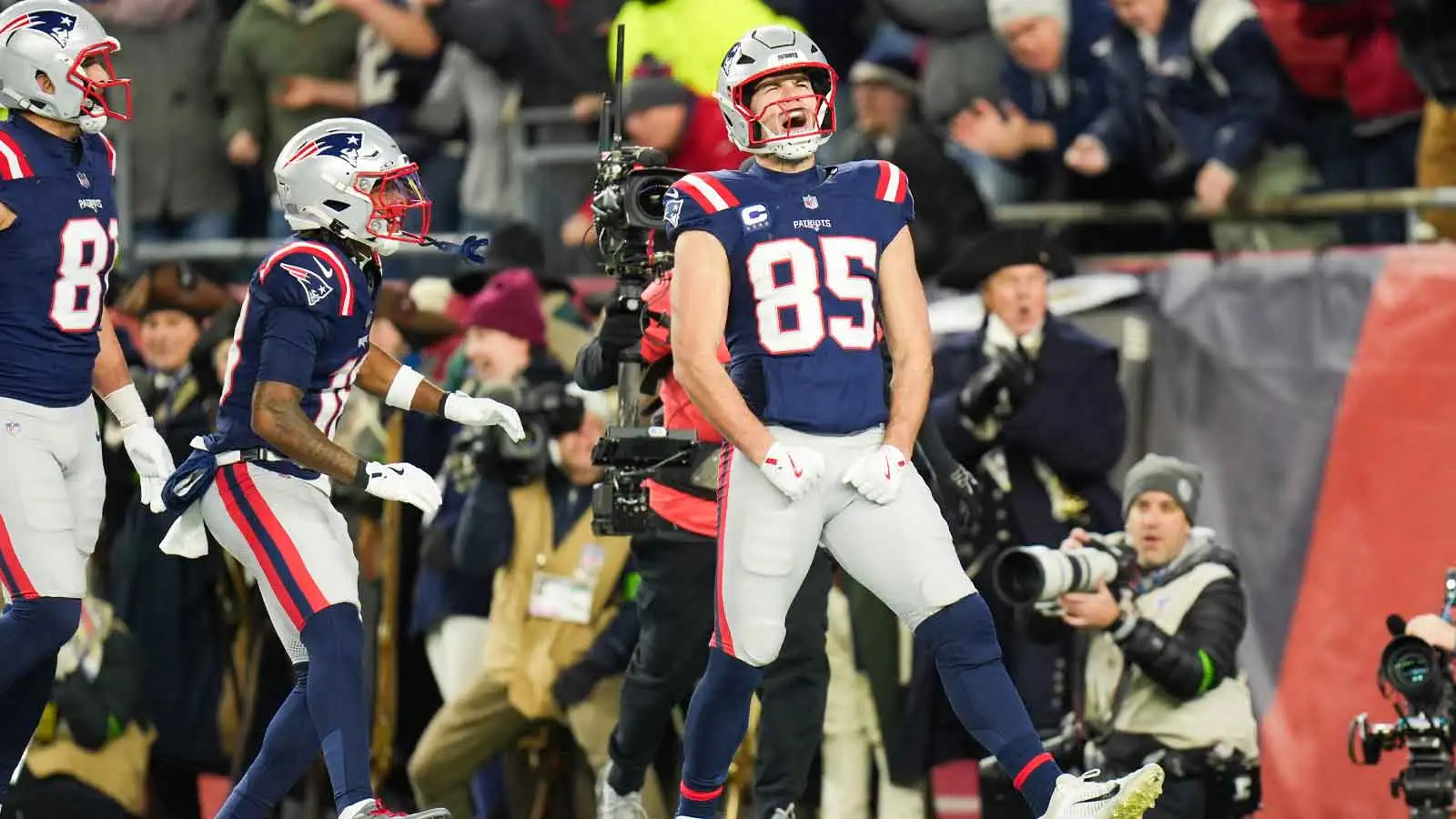 New England Patriots' Hunter Henry (85) celebrates after scoring a touchdown in the fourth quarter against the Los Angeles Chargers in an AFC Wild Card Round game at Gillette Stadium.